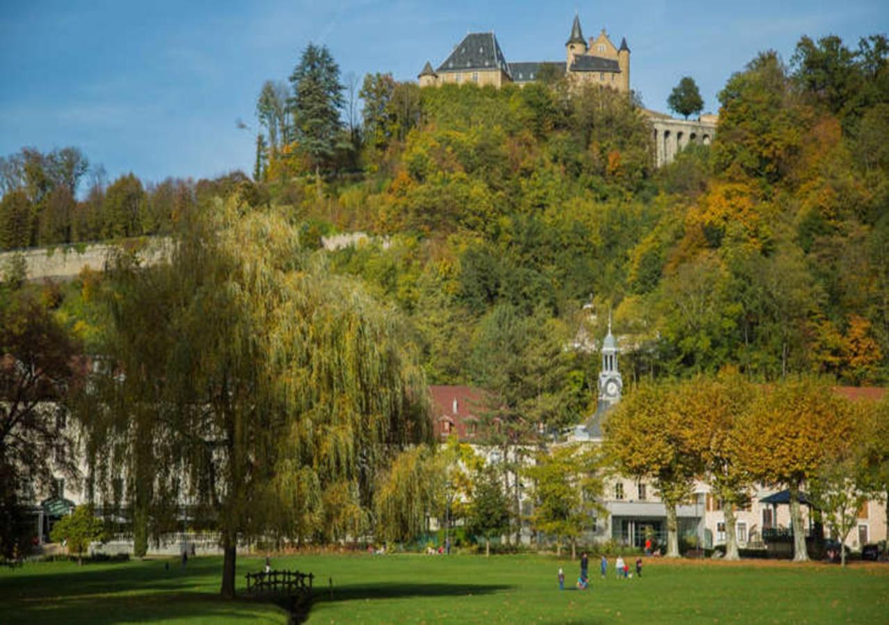 Appartement Chateau Uriage-Chamrousse Saint-Martin-dʼUriage Exteriör bild